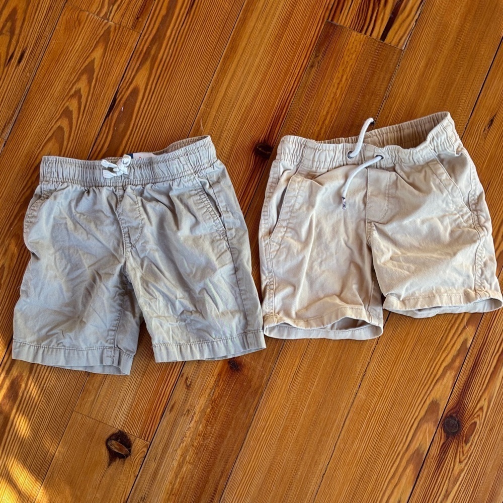 2 Boys Shorts…Tan GAP…Tan/Light Gray OLD NAVY Shorts Size S (6/7)